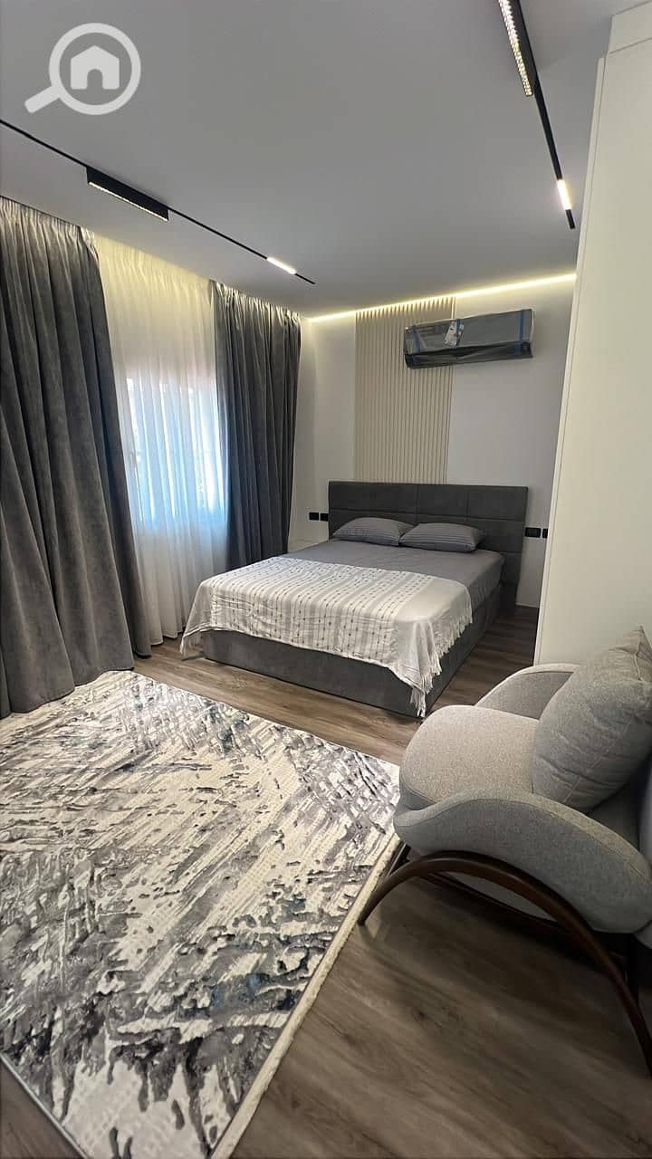 37 e7155328-11e1-4c4c-9c20-6f593b51c3b4. jpg