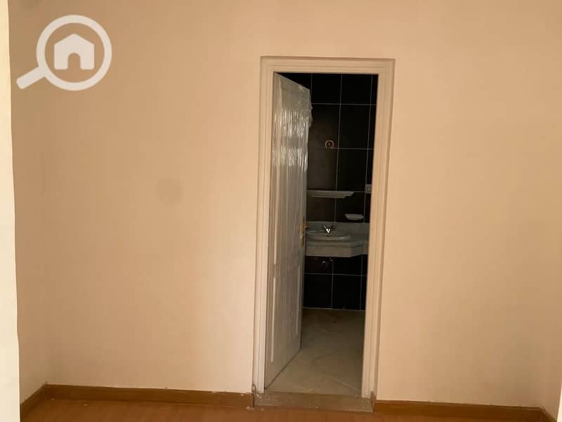 4 9ab8124e-ba0a-4e5f-a9b3-436f01d1e6c3. jpg