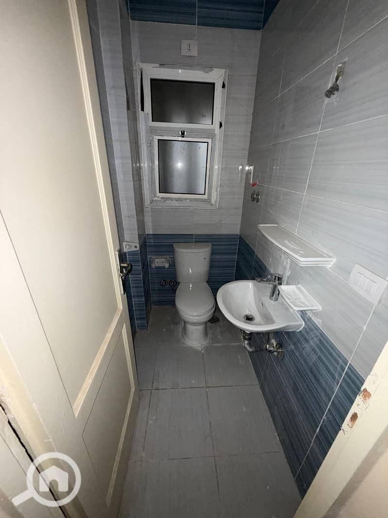 8 c76e9d0a-5956-44ba-bc8d-929151491eed. jpg