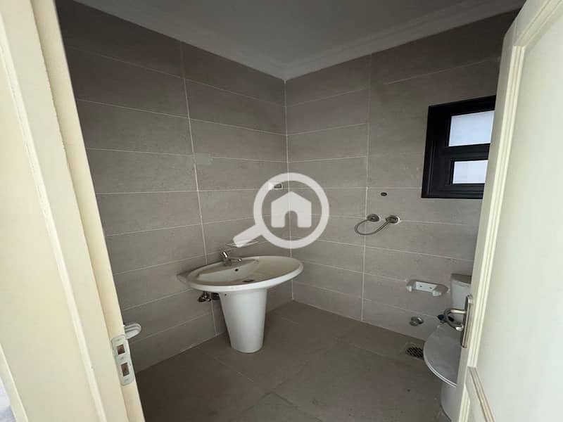 10 e72a4734-81b3-4b56-be7c-6e0c60a2e547. jpeg