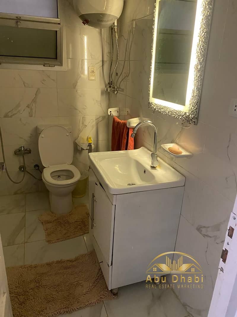 4 239c773c-f1b2-4105-b7db-5c2b6f435634. jpg