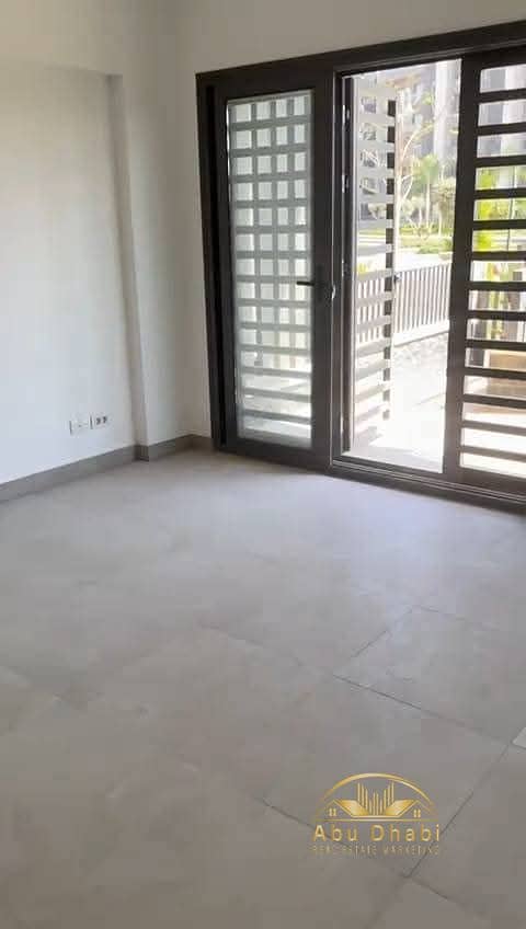 3 c28a35a1-e3f6-4ee3-bf59-881e8a1e4d70. jpg