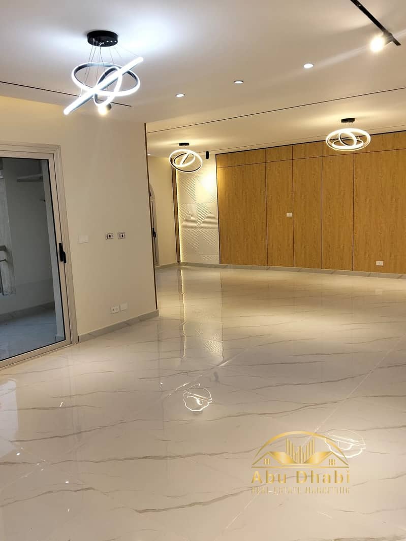 10 f1733e2a-3583-4cd1-a6b0-b51ce98d44e4. jpg