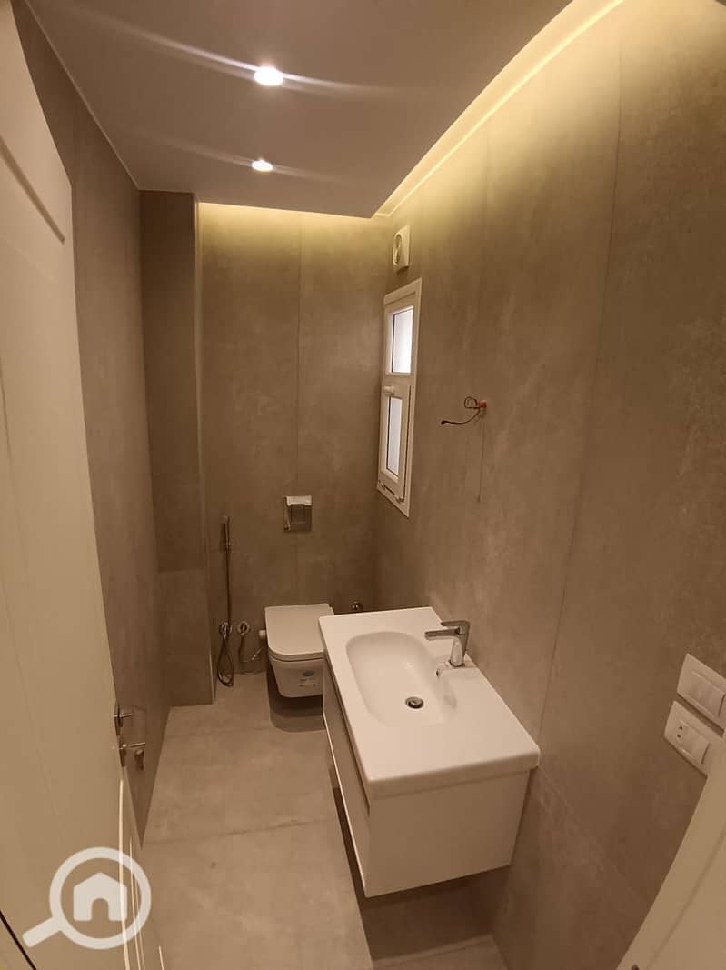 11 835bcfea-7ee6-44ed-9836-14dbd3688d51. jpg