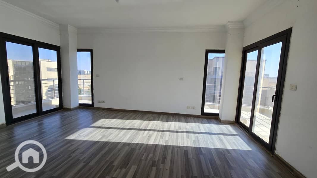 9 6e50657f-d77b-4790-801f-6ebb9d1b9a3b. jpg