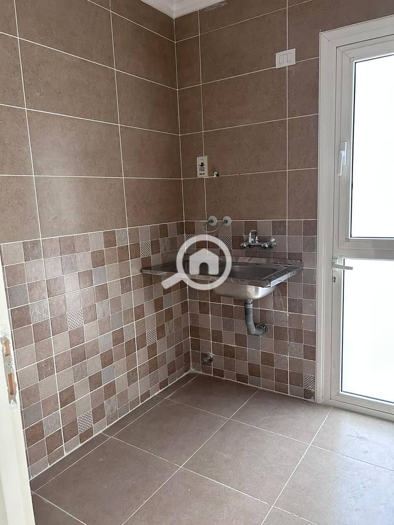 5 8f1edd1a-ce9b-4550-ab76-49f5af31a813. jpeg