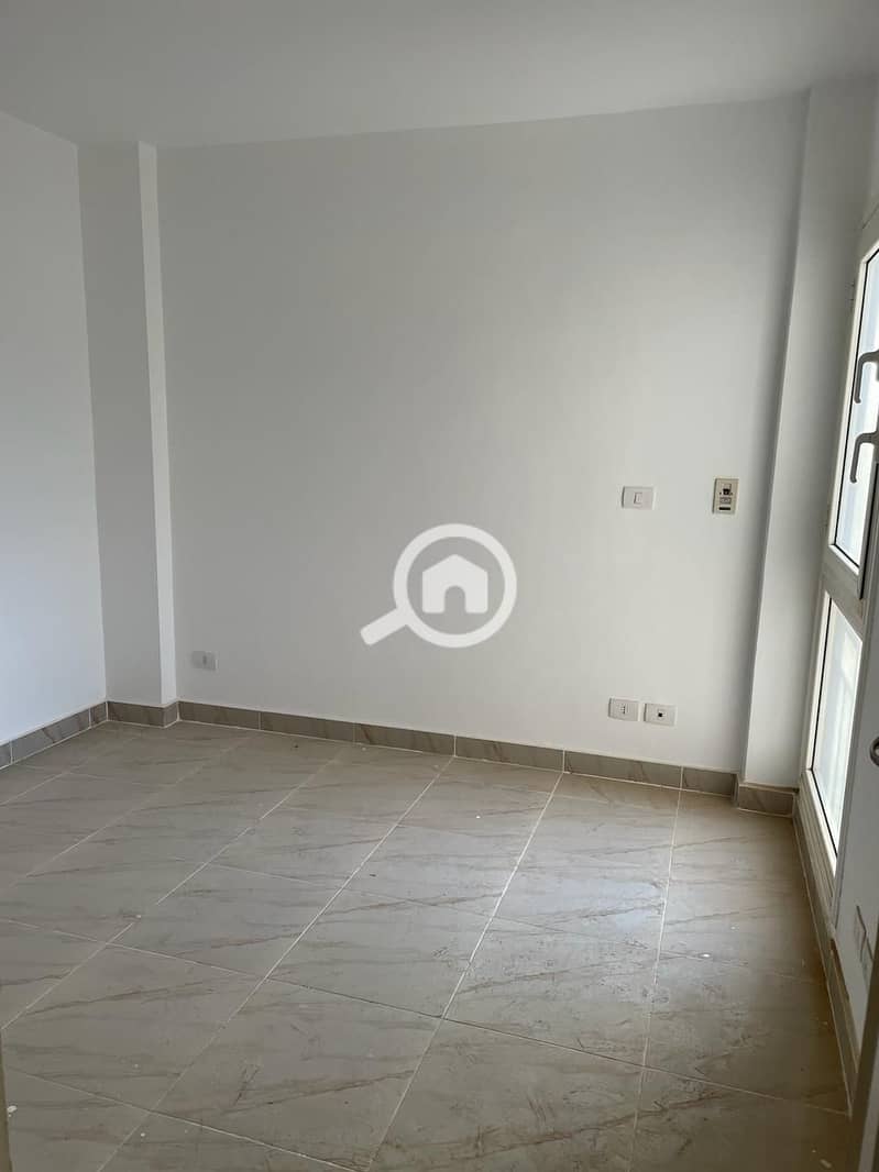 10 75b6df38-334f-4881-b4ee-f95c0bc41947. jpg