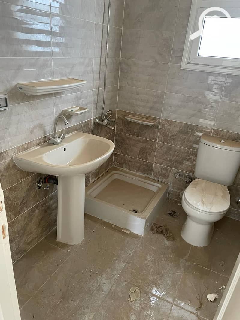 11 718b21ee-fa95-464b-94fc-f98b4f7ba93e. jpg