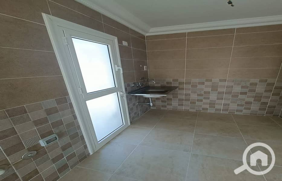 14 07fe6cc4-d8a3-4255-b95b-10c933d84528. jpg