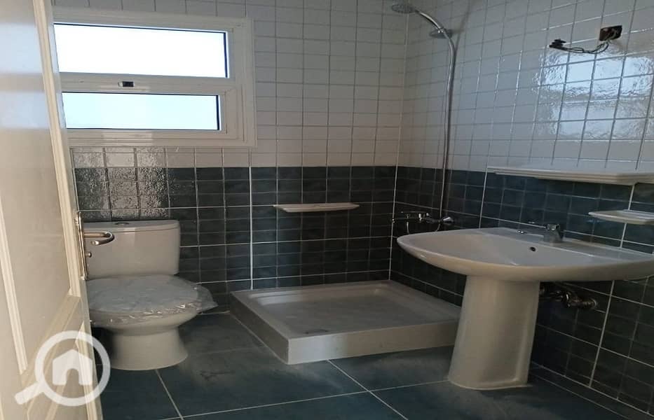 18 c53b5326-b6f5-40a1-819d-30a7a1f926c9. jpg