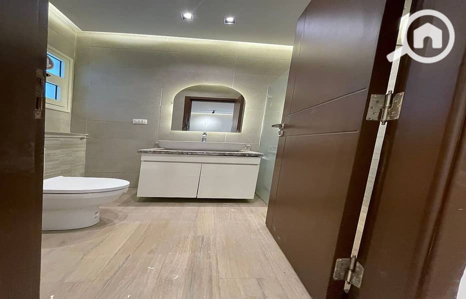 4 0e77fb89-d92e-40e9-b0f0-6037ba6de8cf. jpg