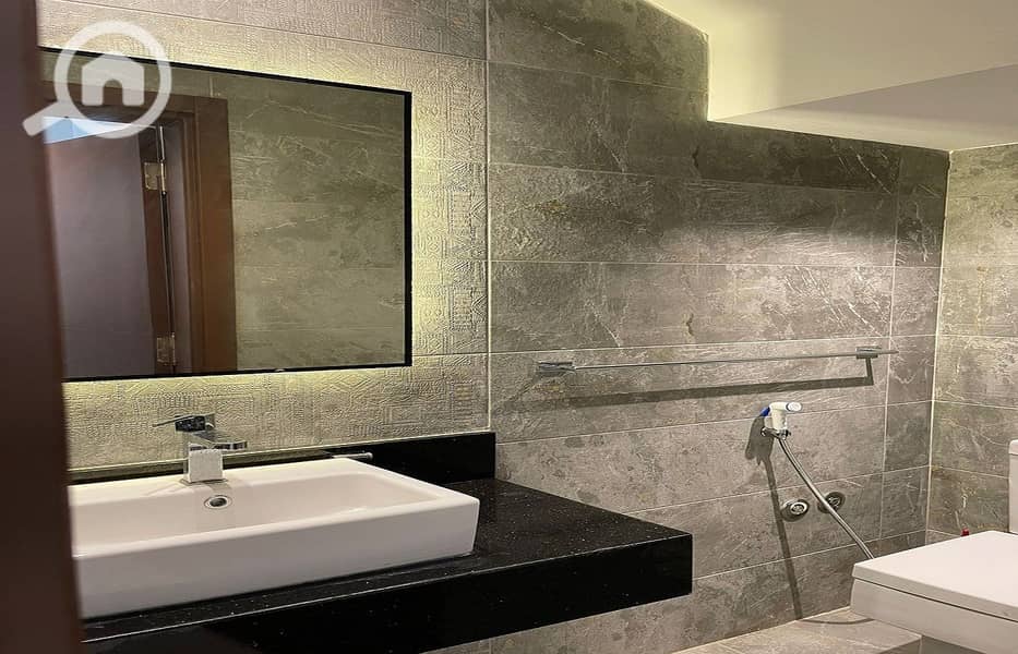 5 3d4e2c9d-650d-4d46-9d40-e7112a1fae0c. jpg