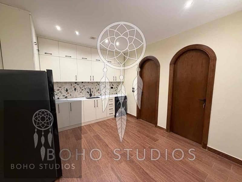 17 5a346f42-56b2-4113-9e16-33f675f7a92a. jpg