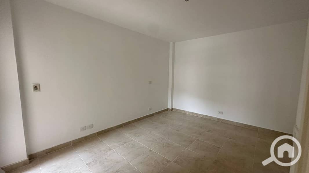 2 61784a9f-1a35-4664-a6da-5926b3d3e188. jpg