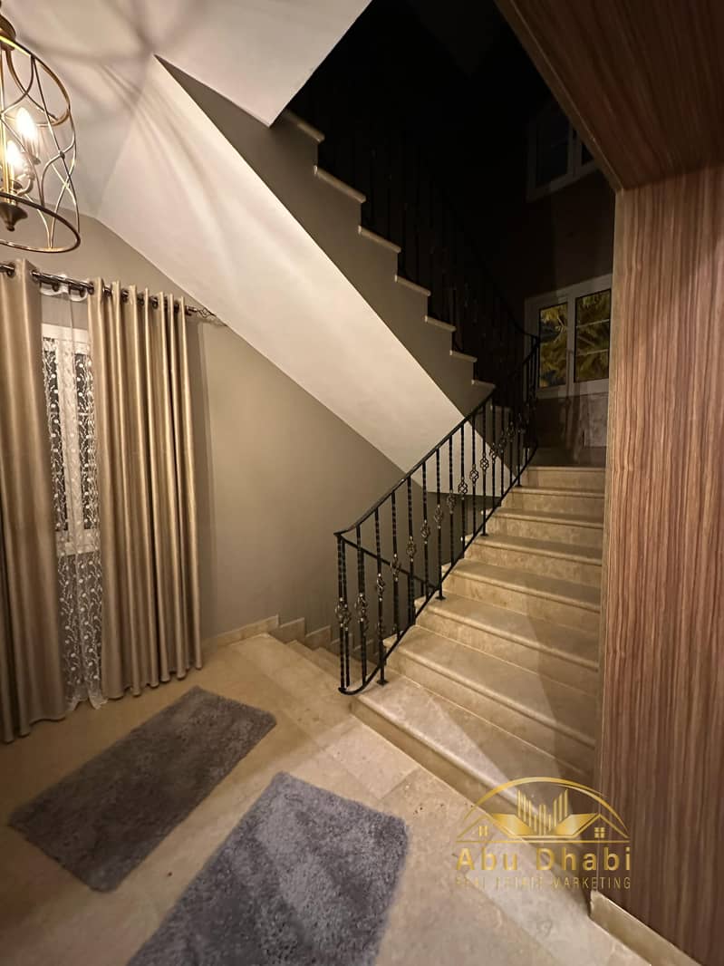 10 483c56a0-a953-4128-8ca7-7f03ab24023a. jpg