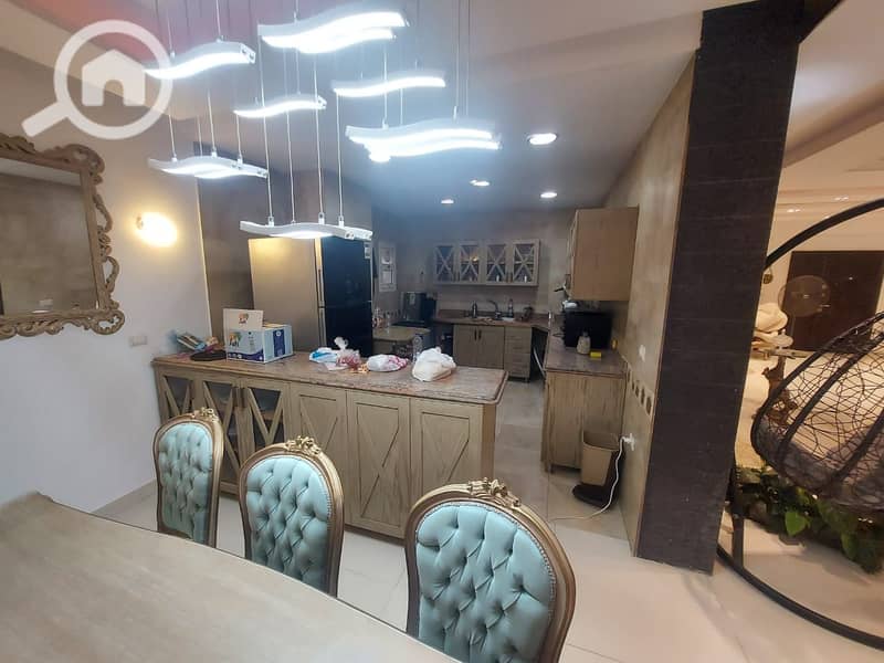 12 e3c00fa6-7174-43df-b7cd-25da2c61fe0f. jpg