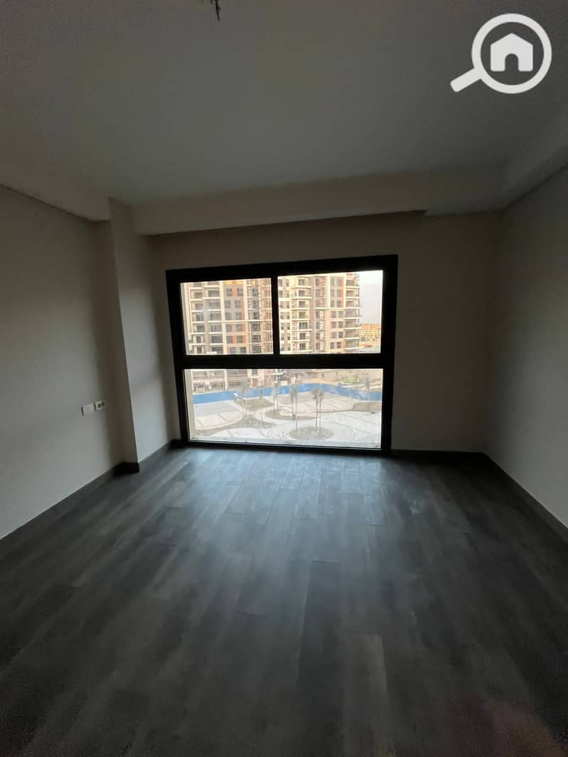 4 d0ec5abb-9a68-45c5-8f79-e5bbf9071b7f. jpg