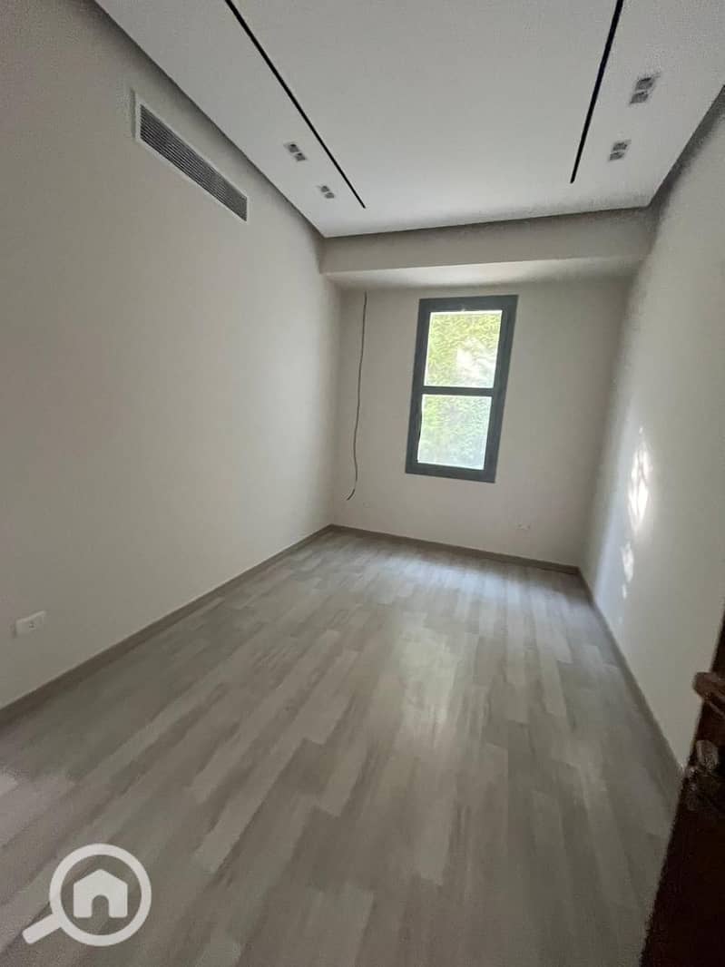 8 a54051a1-2e0a-4648-8ca4-8df7ae9a4c1c. jpg