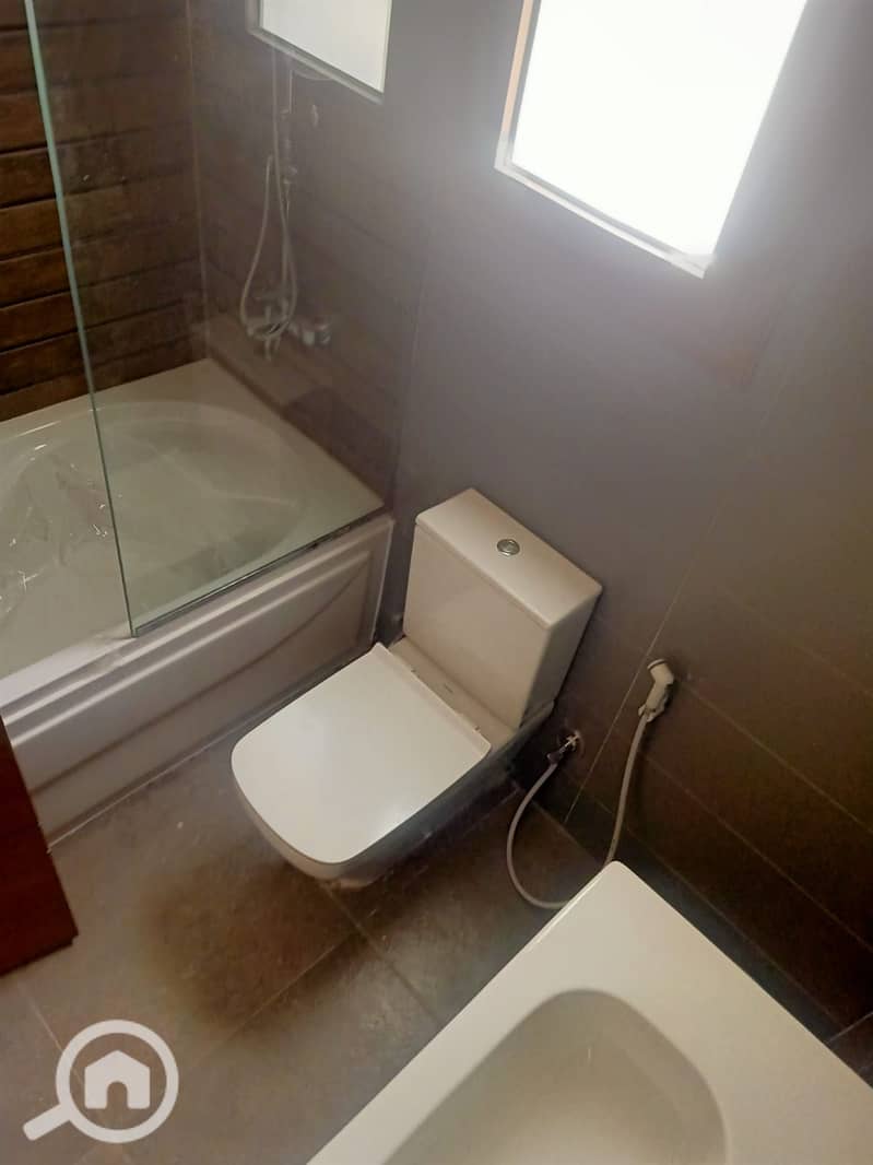 10 75deea3d-160e-4bd3-ac32-bc96ec384b79. jpeg