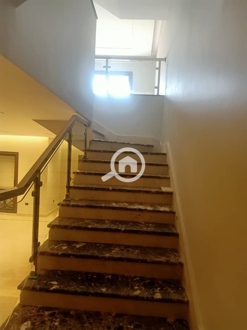 12 8189c36d-edde-42ac-826d-95c33514e99a. jpeg