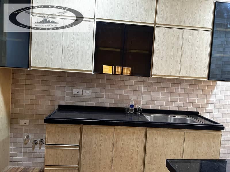 5 db8ffde9-6126-4c85-9b4f-f856a476d3aa. jpg