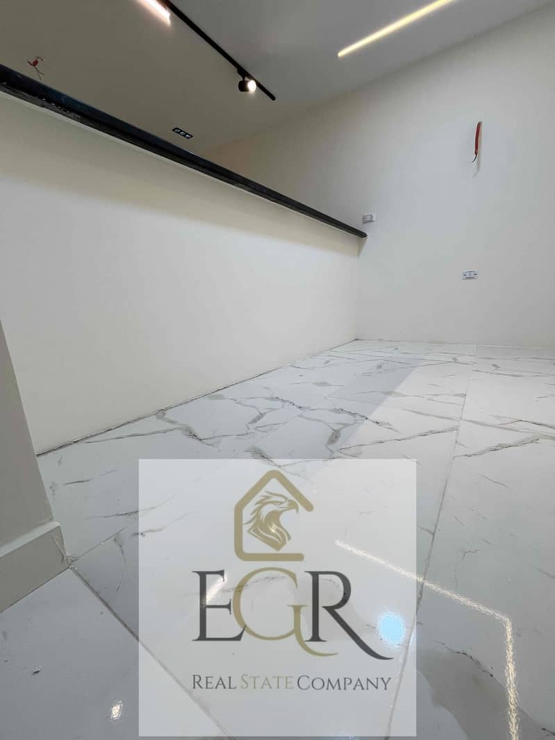 12 2ff751f2-f174-49c7-a412-e3da63eb0597. jpg