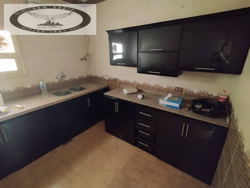 13 e86a780b-53da-4940-b28d-abbe1b45fa64. jpg