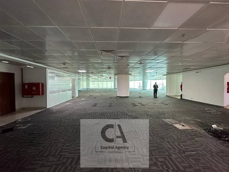 15 e35eae59-83c9-4152-92d3-e52b37fd8c0d. jpg