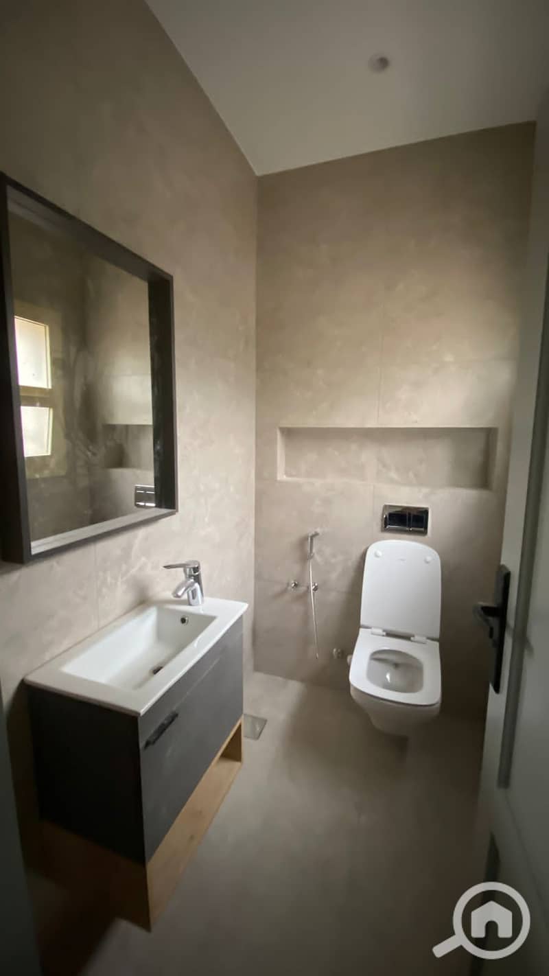 16 ff92b7f9-322d-4fad-b33c-711a90b758b5. jpg