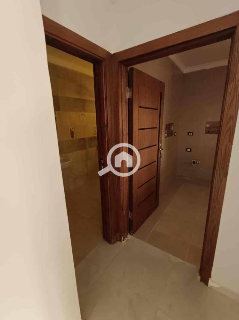 5 8eca1f97-f1b5-493c-8d4f-a1b98bef14a9. jpg