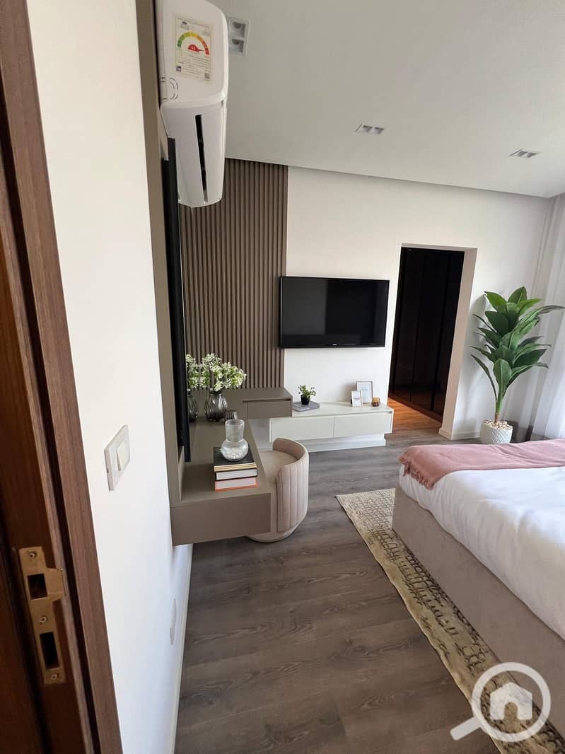 8 584678084_1568693424148733_7210779699176513077_n. jpg