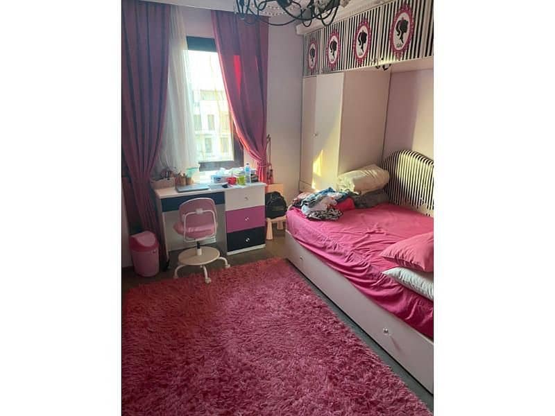 10 e2f280e7-ffe6-41a2-9298-a1b9c0d6b143. jpg