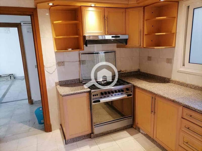 12 881d360e-04de-41cd-a19d-1e8029f76596. jpg