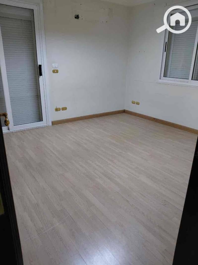 2 740f5a9a-10bd-4a9d-b184-9adab9d3c1f3. jpg