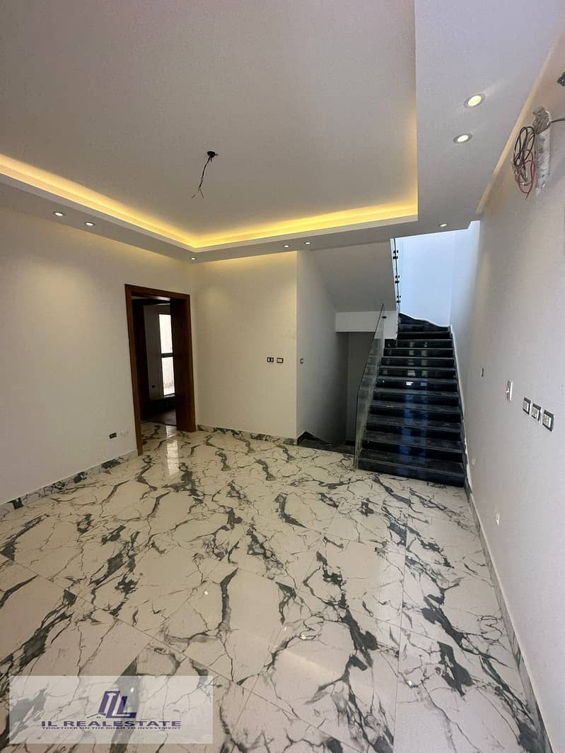 12 eb4e8271-463f-4fb0-bee4-a2a2a0830c0c. jpg