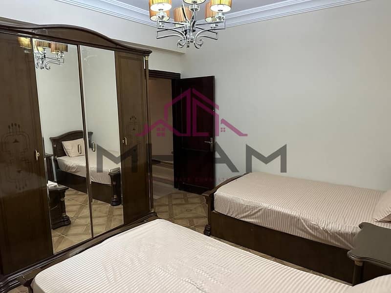 9 photo_5920500924939963509_y. jpg