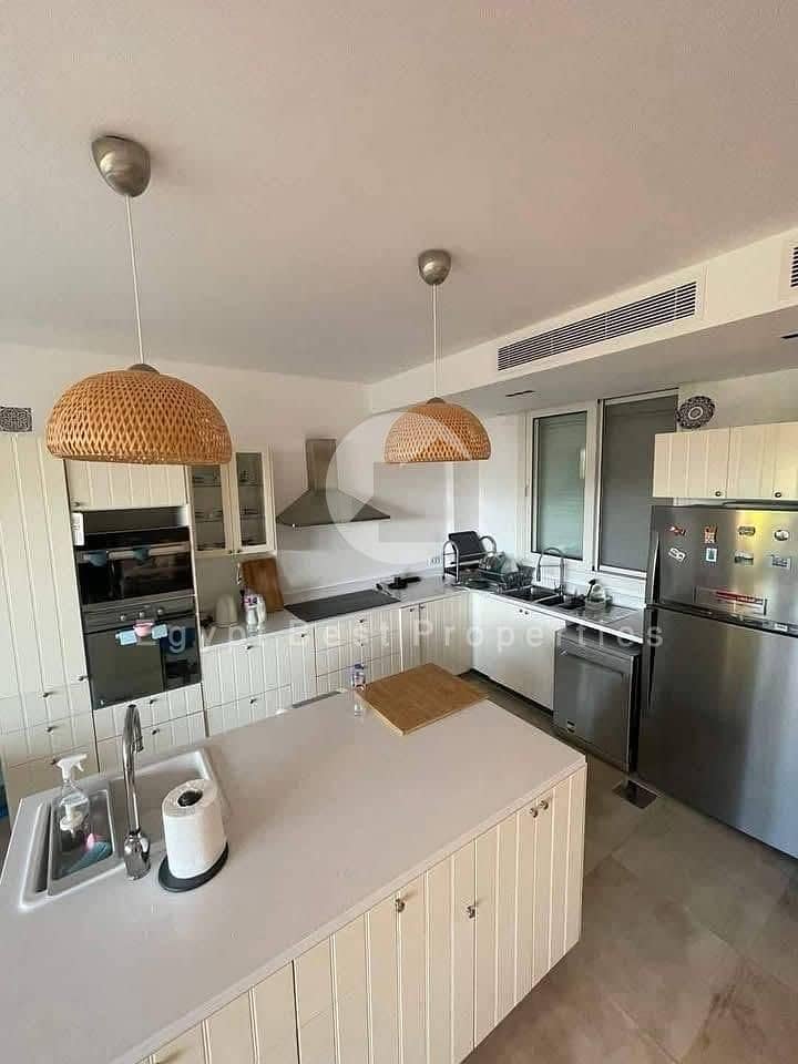 7 5cd7da20-5fed-445d-a5d7-da5d8f9d2dc5. jpeg