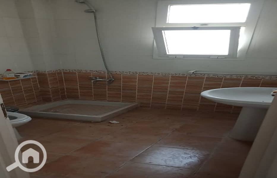 4 0da284fd-dc8a-427d-be0c-d0bc76e19ae7. jpg