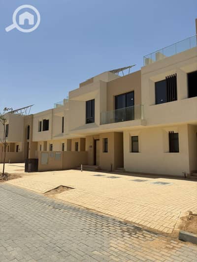 4 Bedroom Townhouse for Sale in Sheikh Zayed, Giza - b6d0a54d-79ea-4b33-a756-cd6b3f6e58de. jpeg