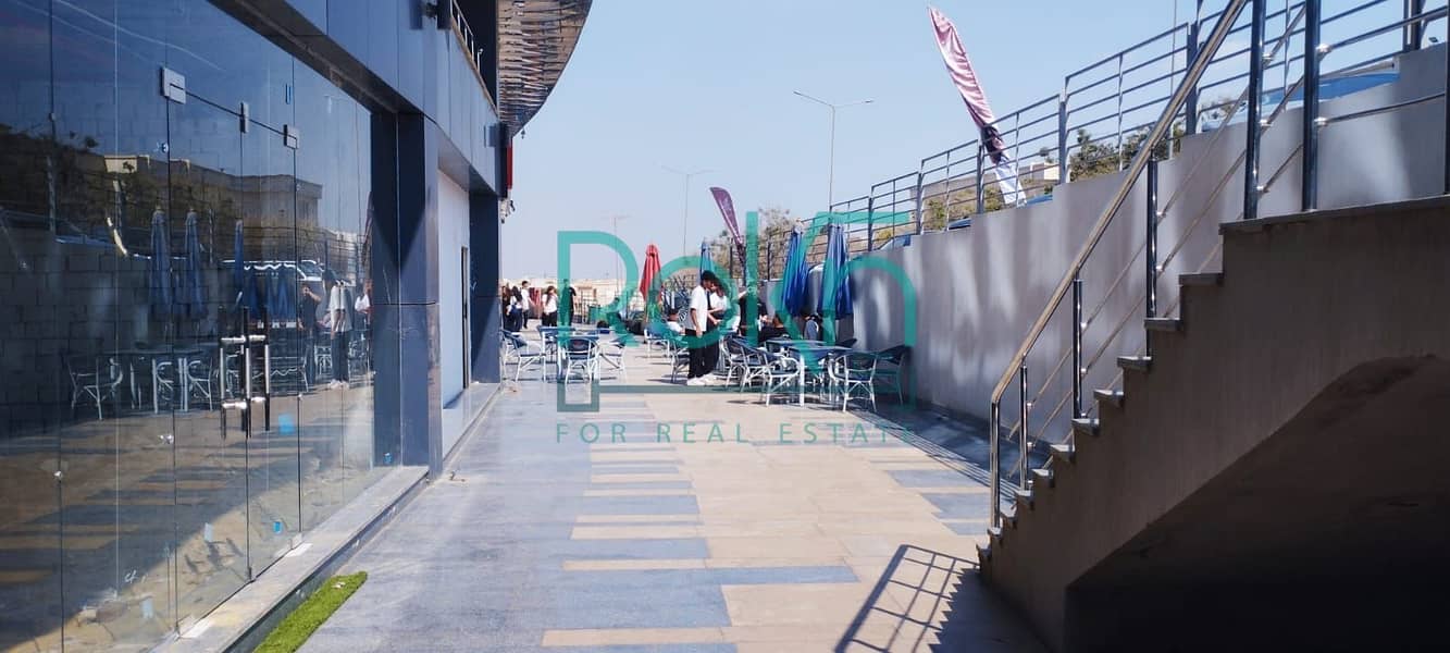 5 dec6bdf8-415e-4b93-84bb-1c6c8b9e6f67. jpg