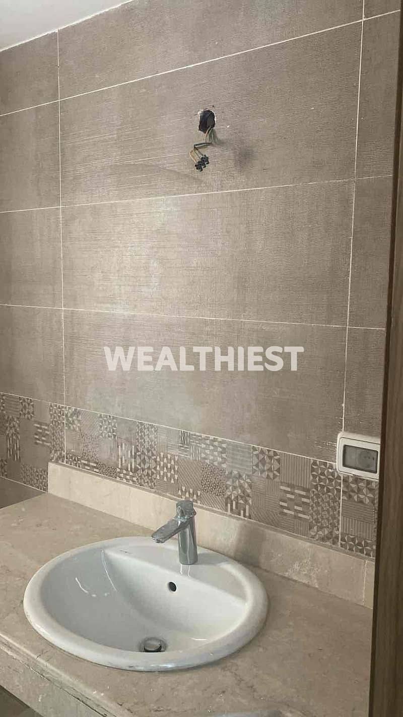 32 07bbb2c6-d361-4c7f-9aef-719300a85ea2. jpg