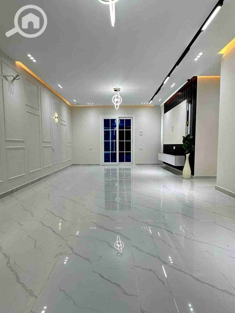 1000676884. jpg 1000676884. jpg