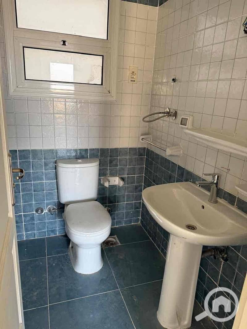 5 0ad8f931-4164-4938-a92f-083f480c9d80. jpg