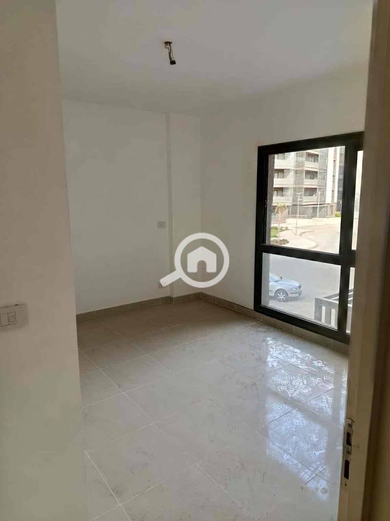 5 627a2636-529a-4d35-bb52-d8a26cc0ad40. jpg