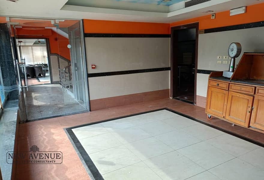 13 b9dd4c3e-dd11-49fe-bc9e-76e84583a8c8. jpg