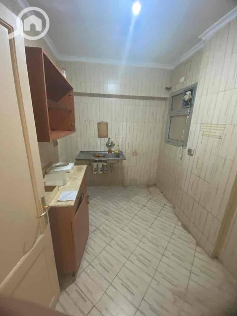 4 5f2e340c-ac7d-4c36-877c-6bd1042a017a. jpg