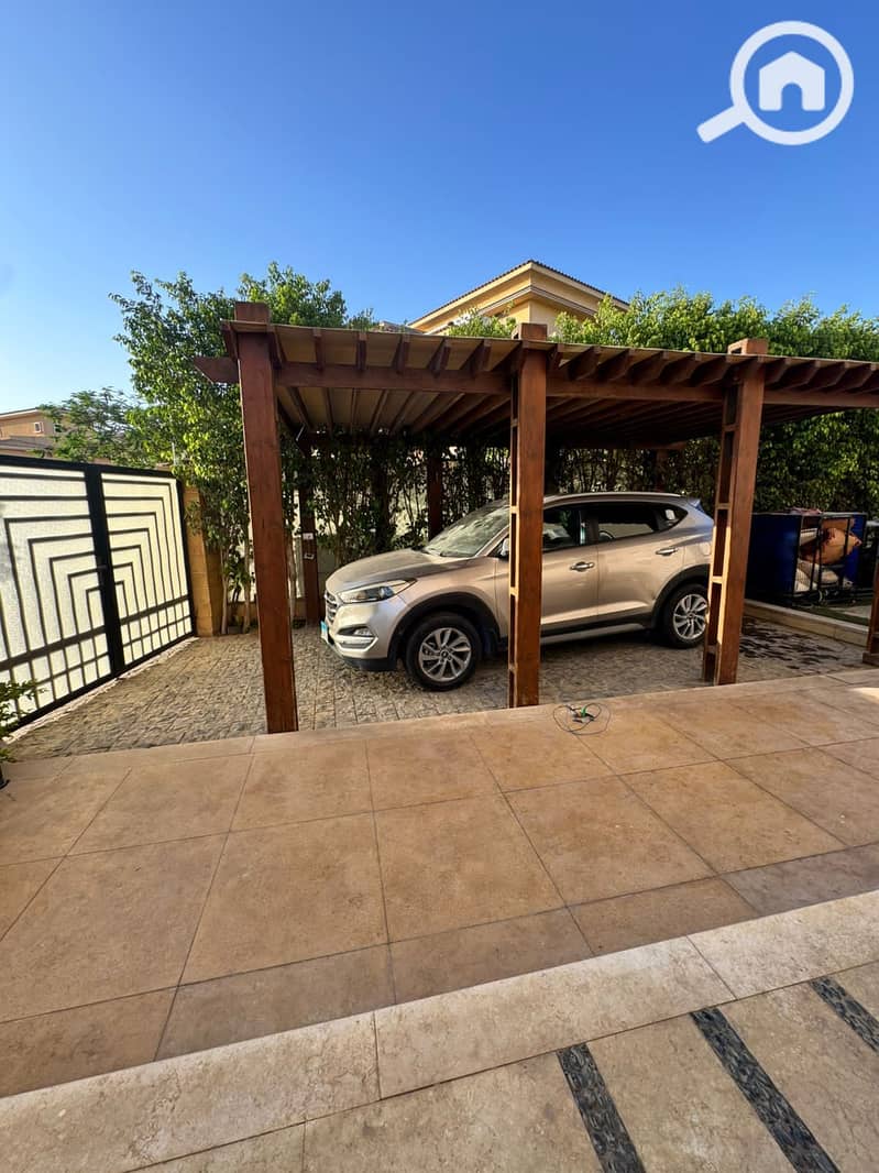 10 5d03970b-8d4f-4c23-a806-8a8867b62a72. jpeg