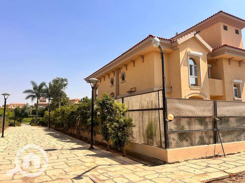 5 639de663-1564-417e-8b6c-59d016db9a78. jpeg