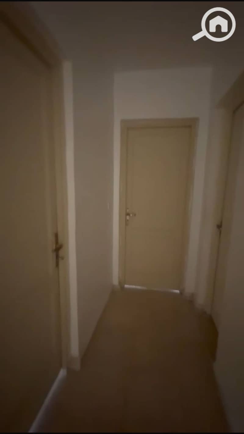 4 c37f89c9-184e-4591-bf2e-5b6a77f47c9b. jpg