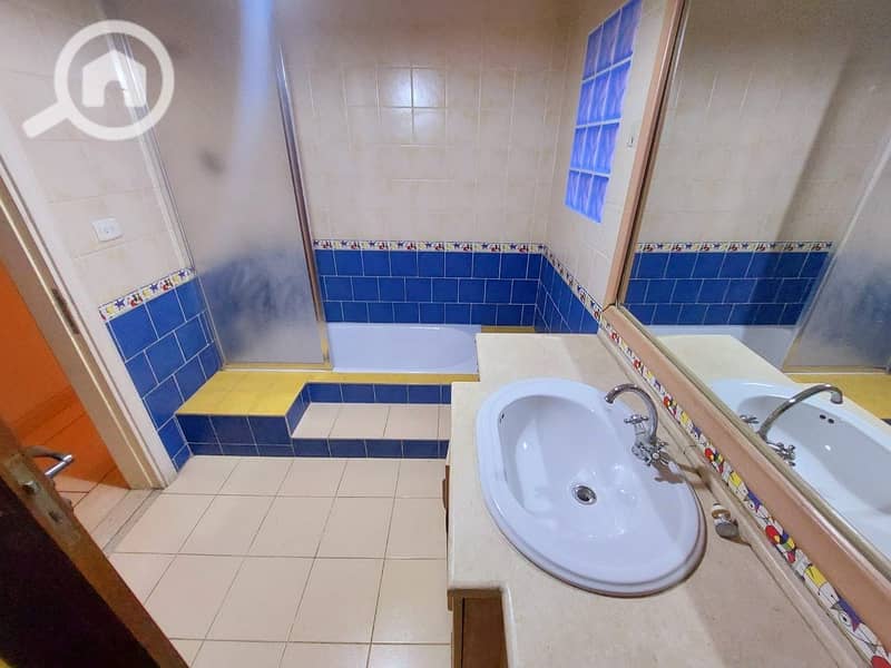 12 4fec2e3e-fa7c-4112-86b3-263a10dc0234. jpeg